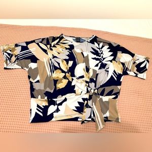 ⭐️⭐️ Clara SunWoo Leaf Print side tie Top blouse Excellent condition sz XL